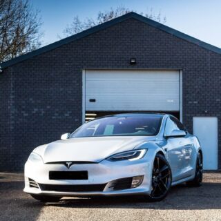Onlangs kregen we deze héél mooie Tesla Model S over de vloer 🚀Jammer genoeg met de nodige schaafwonden. Enkele dagen en hoognodige herstelling later kan deze weer vlekkeloos de weg op!

#cars #car #carsofinstagram #carporn #auto #carlifestyle #photography #s #supercars #ford #carswithoutlimits #automotive #jdm #instacar #turbo #carphotography #racing #v #luxury #m #supercar #instacars #f #garagemartens #hasselt #dimsport #chiptuning #tuning #tesla #teslamodels