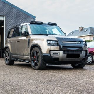 Wat vinden jullie van de nieuwe @landrover Defender? 

Deze mooie 110 hebben wij mogen voorzien van @urbanautomotive sidesteps en lightbar op het dak. 

Zeker en vast een geslaagde meerwaarde!

#cars #car #carsofinstagram #carporn #auto #carlifestyle #photography #supercars #ford #carswithoutlimits #automotive #jdm #instacar #turbo #carphotography #racing #luxury #m #supercar #instacars #garagemartens #hasselt #dimsport #chiptuning #tuning #landrover #rangerover #defender #newdefender #urbanautomotive